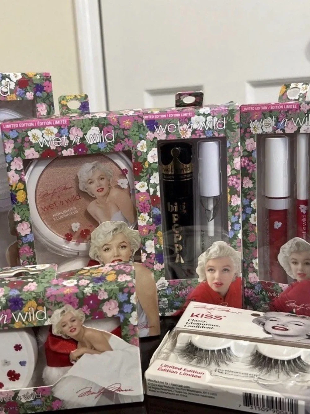 wet n wild Limited Edition Marilyn Monroe Makeup Set – Pink, Red & Gold Accents